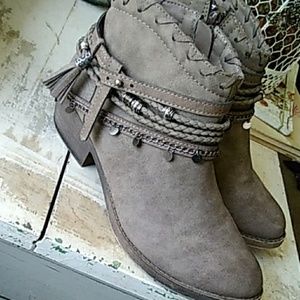 Size 7.5 PoP Booties